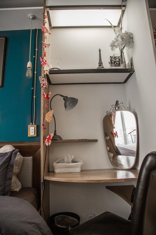 Private Room In A Parisian Homestay! - Close To It All! Esterno foto